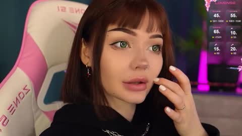 Nika online show from October 2025 09:45:01 PM