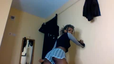 Lily. online show from October 2025 06:08:02 PM