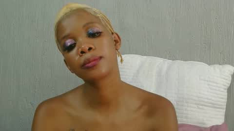 Lily online show from November 2025 12:05:02 PM