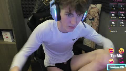 Snapshot of bambelbye chatting on December 2024 08:38:02 PM Gaz online show from December 2024 08:38:02 PM