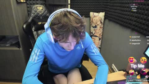 Snapshot of bambelbye chatting on December 2024 12:42:02 AM Gaz online show from December 2024 12:42:02 AM