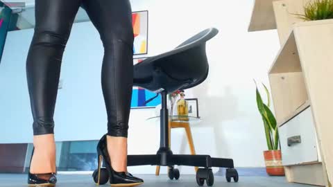 Barbara online show from November 2025 12:13:01 PM