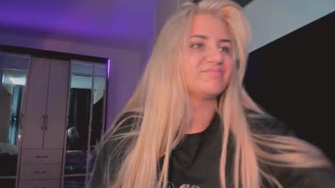 barbarasiren online show from October 2025 04:06:02 PM