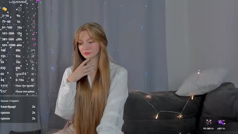 Kendall online show from December 2024 10:20:02 PM