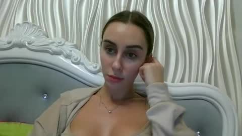 Kate online show from November 2025 08:30:02 PM