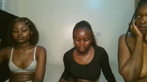 queen online show from October 2025 08:09:02 PM