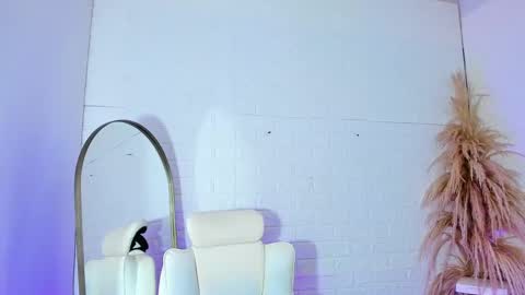 barbiegirl___ online show from February 2025 08:33:01 AM