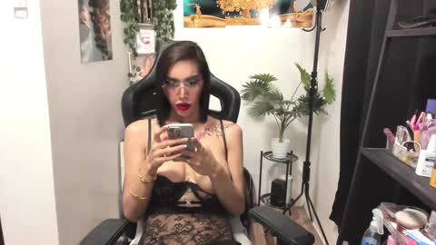 Issa Trap online show from February 2026 03:28:01 PM