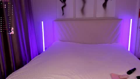  Emma online show from February 2026 09:09:02 PM