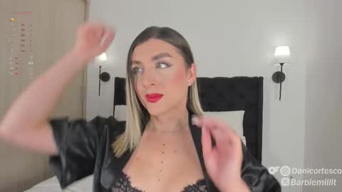 Snapshot of barbiemillit chatting on November 2025 11:15:01 PM barbiemillit online show from November 2025 11:15:01 PM