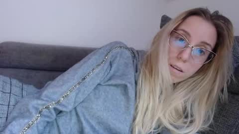 Snapshot of barelylegalblondy chatting on April 2026 05:37:01 PM Lena online show from April 2026 05:37:01 PM