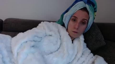 Snapshot of barelylegalblondy chatting on April 2026 05:15:02 PM Lena online show from April 2026 05:15:02 PM