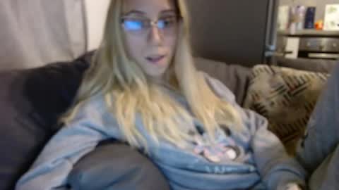 Snapshot of barelylegalblondy chatting on May 2026 05:21:02 PM Lena online show from May 2026 05:21:02 PM
