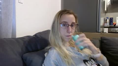 Snapshot of barelylegalblondy chatting on May 2026 07:15:02 AM Lena online show from May 2026 07:15:02 AM