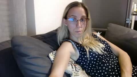 Snapshot of barelylegalblondy chatting on May 2026 06:05:02 PM Lena online show from May 2026 06:05:02 PM