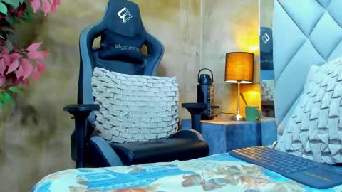 Bastian Independent Model online show from September 2025 03:10:02 AM