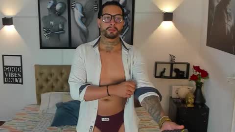 bastian_jones1 online show from October 2025 12:41:02 AM