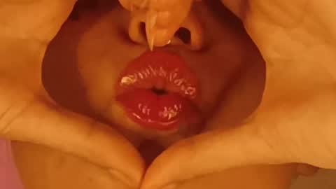 Snapshot of batmansfavoritewife chatting on April 2026 06:14:01 AM Your always sexy Harley online show from April 2026 06:14:01 AM