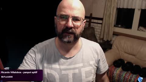 bazzz_8 online show from December 2024 06:10:01 PM