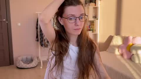 Snapshot of bb_lourels_ chatting on May 2026 05:28:01 PM Lourel I will be here on and online show from May 2026 05:28:01 PM