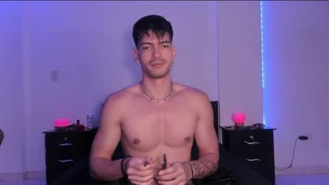 Valentino online show from January 2025 09:07:01 PM