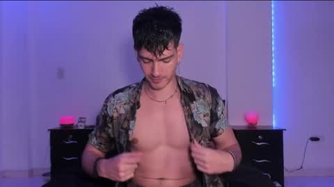 Valentino online show from February 2025 11:37:02 PM