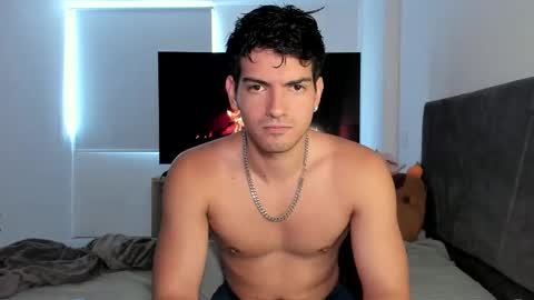 Valentino online show from October 2025 08:32:02 PM