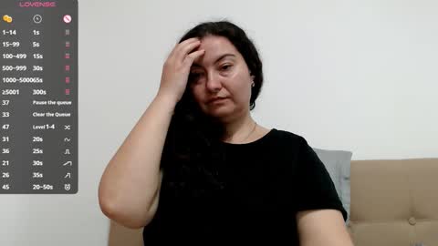 Emma online show from November 2025 12:15:02 PM