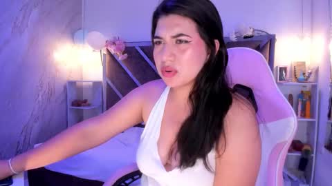 Cloe  online show from October 2025 04:01:02 AM