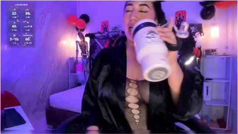 Cloe  online show from October 2025 04:59:01 AM