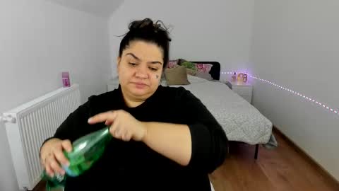 EvaEmi online show from October 2025 07:57:02 PM