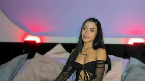 Snapshot of bby_izzy chatting on April 2026 03:40:02 PM Bby online show from April 2026 03:40:02 PM