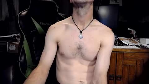 bchillin28 online show from November 2025 06:39:01 PM