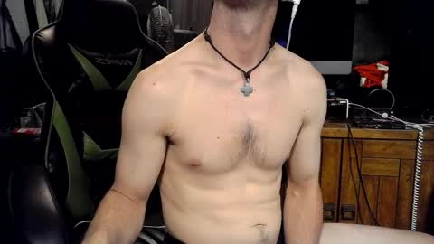 bchillin28 online show from March 2026 06:18:02 PM