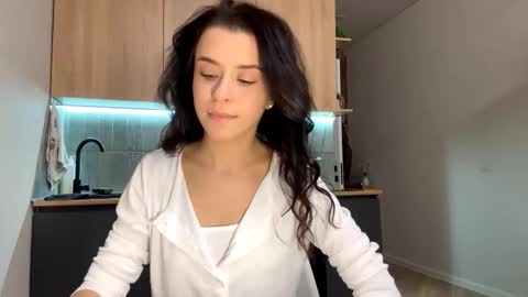 Katie online show from October 2025 08:03:01 AM