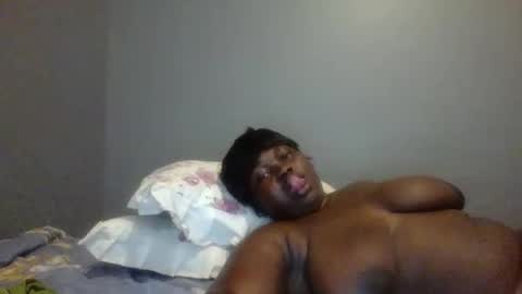 Snapshot of beautie699392 chatting on February 2025 02:55:02 PM Lil stunner online show from February 2025 02:55:02 PM