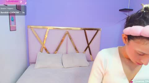 Snapshot of beautifulskinny18 chatting on December 2024 08:04:02 PM Shalom online show from December 2024 08:04:02 PM