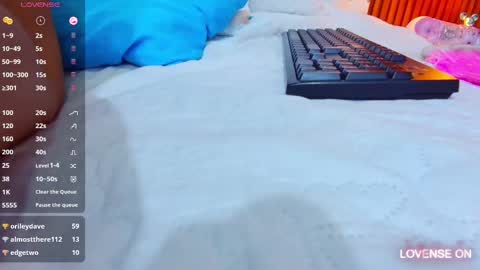 Snapshot of beautifulskinny18 chatting on February 2025 11:08:02 PM Shalom online show from February 2025 11:08:02 PM