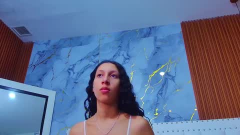 Snapshot of beautifulskinny18 chatting on March 2025 07:56:01 PM Shalom online show from March 2025 07:56:01 PM