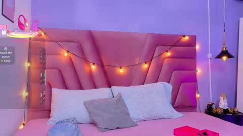 Snapshot of beautifulskinny18 chatting on October 2025 07:03:01 PM Shalom online show from October 2025 07:03:01 PM