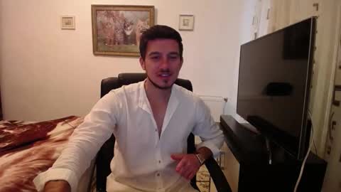 Mia and Jake online show from September 2025 11:45:01 AM