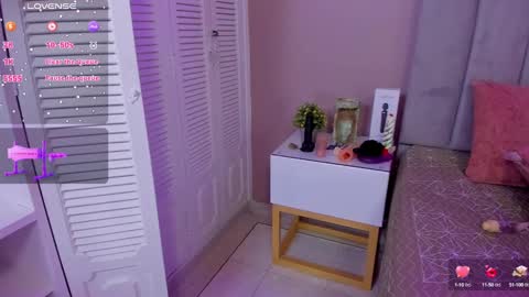 Snapshot of beauty_milf4 chatting on January 2025 11:13:01 PM Chantall online show from January 2025 11:13:01 PM