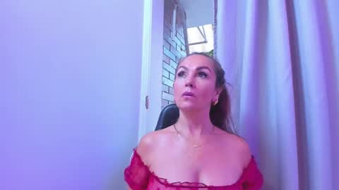 Snapshot of beauty_milf4 chatting on January 2025 11:00:01 PM Chantall online show from January 2025 11:00:01 PM