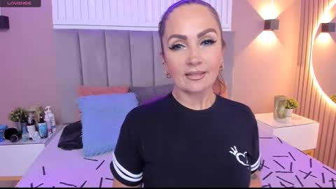 Snapshot of beauty_milf4 chatting on February 2025 07:38:02 PM Chantall online show from February 2025 07:38:02 PM