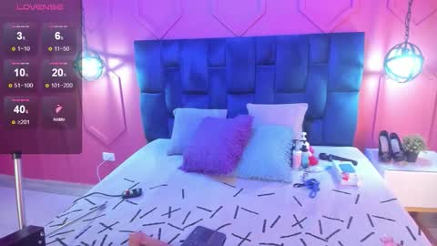 Snapshot of beauty_milf4 chatting on October 2025 11:22:02 AM Chantall online show from October 2025 11:22:02 AM