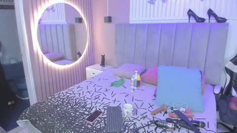 Snapshot of beauty_milf4 chatting on June 2026 03:12:01 AM Chantall online show from June 2026 03:12:01 AM