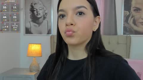 Snapshot of beautyari_ chatting on October 2025 12:13:02 PM Ariana Reyes online show from October 2025 12:13:02 PM