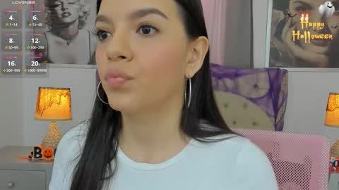 Snapshot of beautyari_ chatting on November 2025 12:18:02 PM Ariana Reyes online show from November 2025 12:18:02 PM