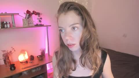 Eliise online show from December 2025 08:22:01 AM