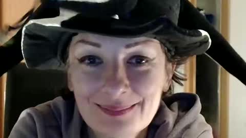 Raluca online show from November 2025 08:11:01 PM